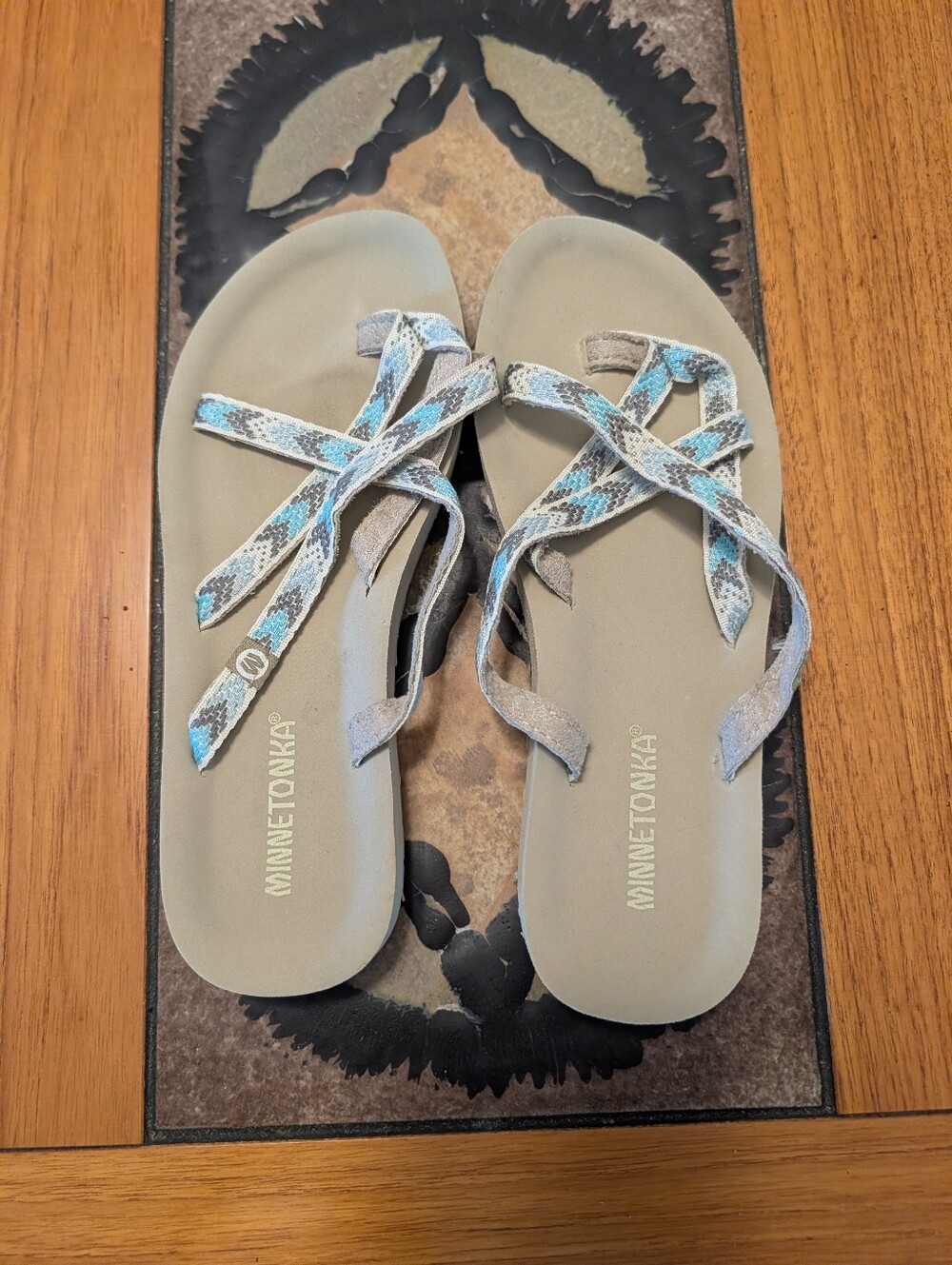 Minnetonka Hanna Sandals Grey Tan Light Blue Vacation Ready Strappy Flip Flops